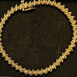 Elegant Gold Bracelet